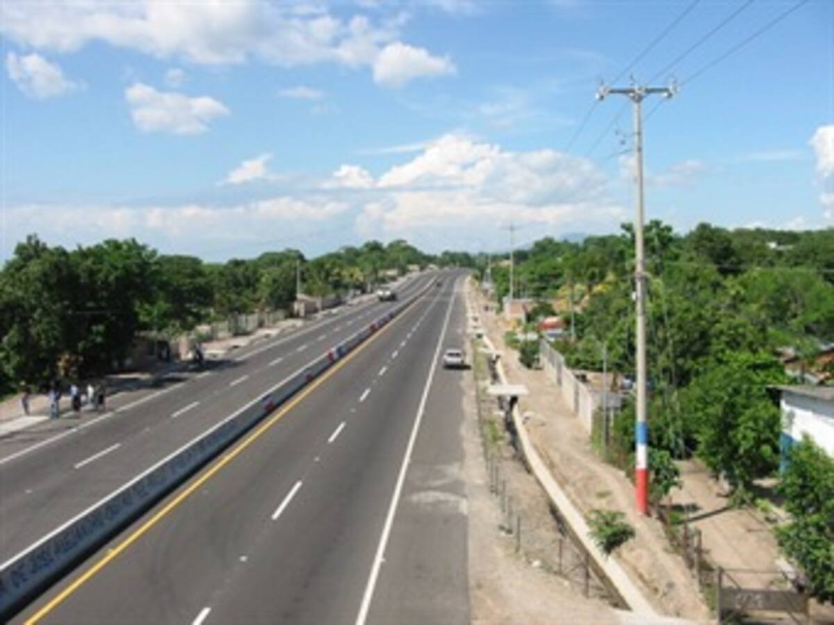 Estudiantes bloquean Carretera Panamericana en el norte del Cauca