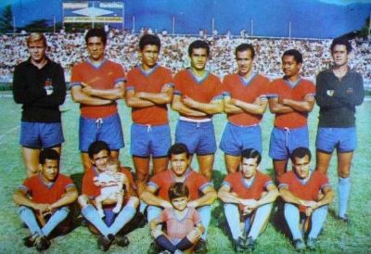 MEDELLÍN 1966DE PIE IZQ- DER: Oscar Fontán, Marcelo Juárez, Francisco García, Rodolfo Ávila, Mario Agudelo, Héctor Echeverri Y Ramón García.ABAJO IZQ-DER: John Jaramillo, Omar Orestes Corbatta, Hector Molina, German Cuca Aceros Y Uriel Cadavid.