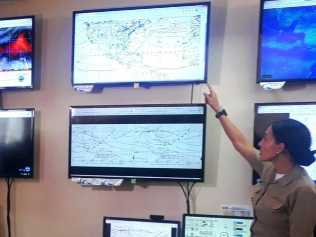 Fuertes vientos y olas por paso de frente frío por el Mar Caribe