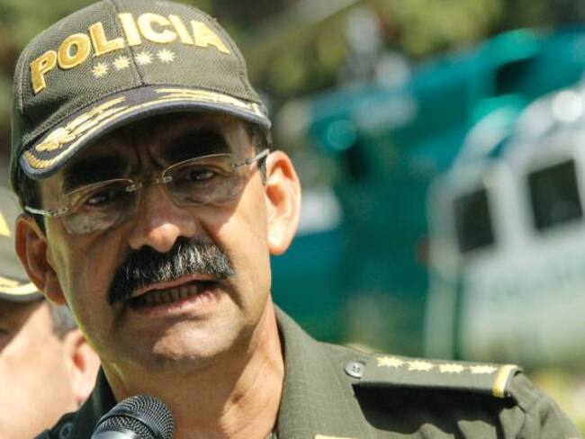¿Cuál era la función de los policías capturados por microtráfico en Bogotá?
