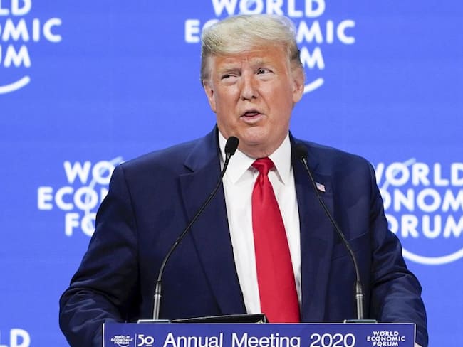Trump critica en Davos a los “pesimistas” y activistas del cambio climático