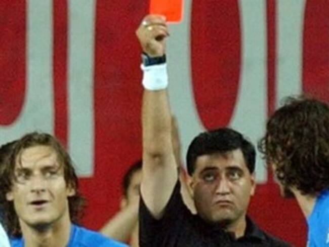 Ex árbitro ecuatoriano capturado por transportar heroína recibe atención psicológica en cárcel estadounidense