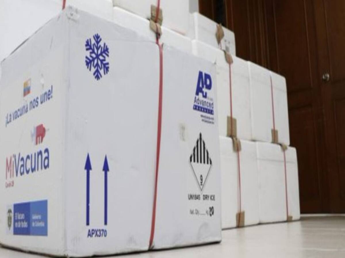 Piden vacunarse para frenar cuarto pico de la pandemia en Santander