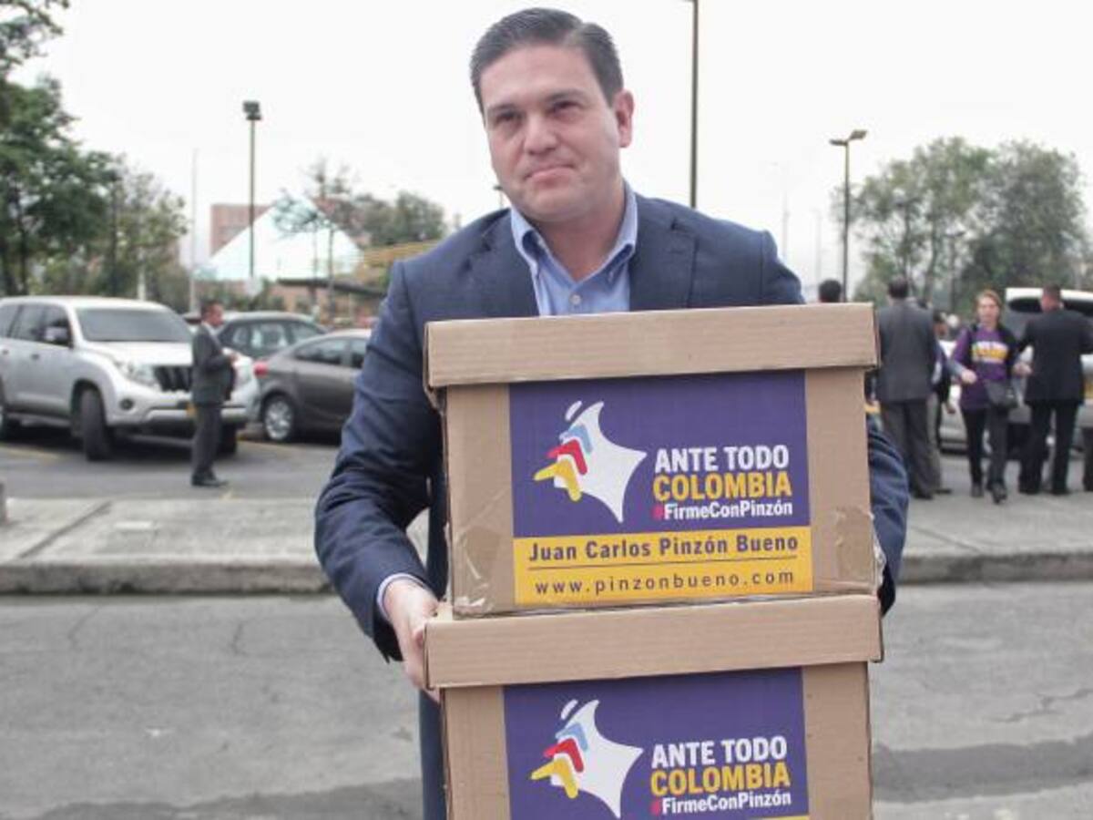 Conservadores al acecho, quieren a pinzón como candidato