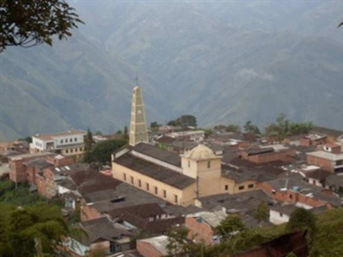 Por acciones de las Farc, decretan toque de queda indefinido en Toledo, Antioquia