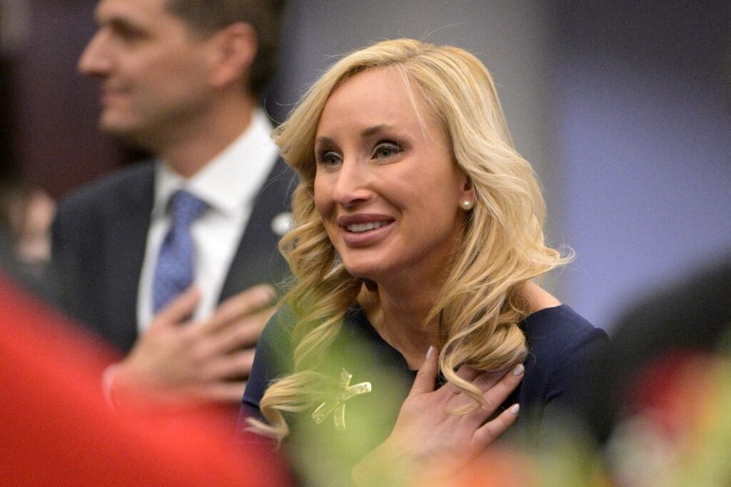Senadora de EE.UU. que fue extorsionada con fotos desnuda promueve un proyecto para hacerlo ilegal. Foto: New York Post