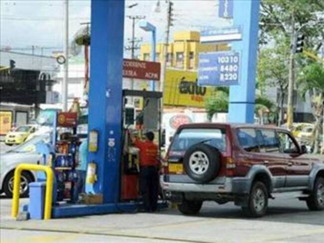 Gasolina en enero baja $93 y ACPM $106
