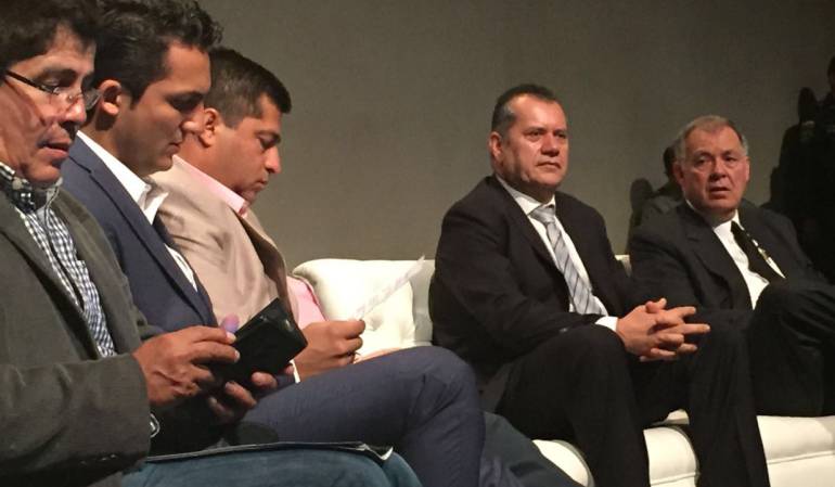 Los alcaldes del Eje Cafetero se unen a gobernadores, diputados y concejales en el recibimiento a Alejandro Ordoñez.