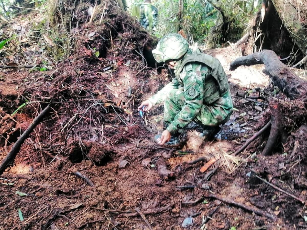 Gobierno crea prima para militares y policías que realicen desminado y destrucción de explosivos