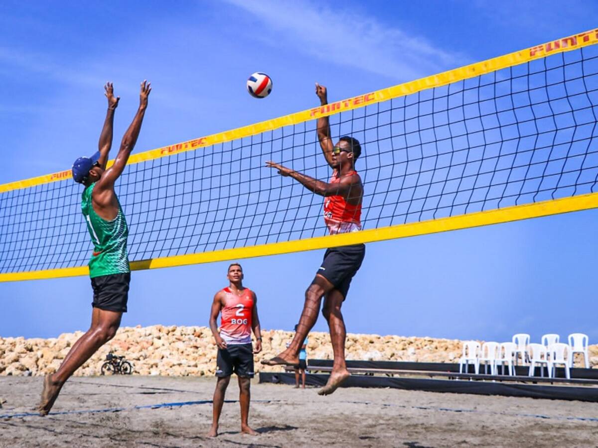 60 deportistas participan en Torneo Nacional de Voleibol Playa en Cartagena