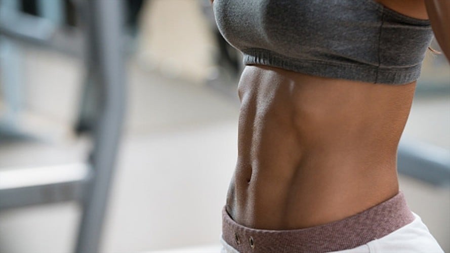 El infalible ejercicio que marcará su abdomen según Harvard. Foto: Getty Images