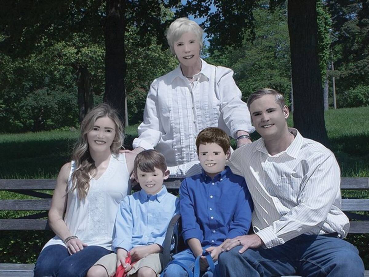 Familia pagó 250 dólares por estudio fotográfico y recibió el peor retoque digital
