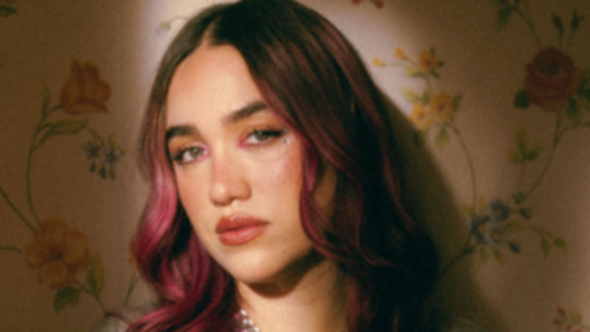 ELA TAUBERT, ganadora del Latin Grammy, lanza su muy anticipado álbum debut ‘PREGUNTAS A LAS 11:11’