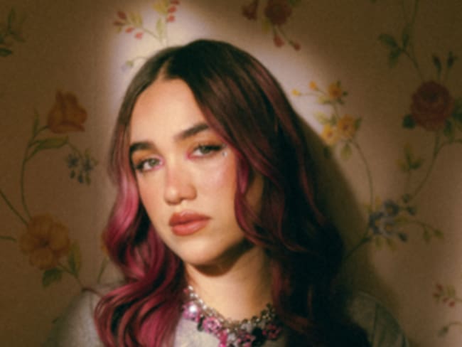 ELA TAUBERT, ganadora del Latin Grammy, lanza su muy anticipado álbum debut ‘PREGUNTAS A LAS 11:11’