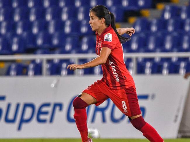 Carolina Pineda: "Hay que empezar a hablar de fútbol femenino porque no tenemos Mundial"