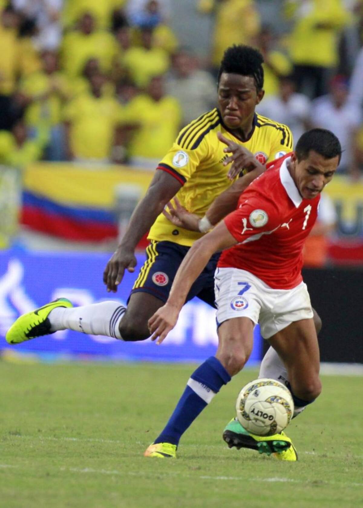 Los goles chilenos los marcaron Arturo Vidal y Alexis Sánchez (2). Teófilo Gutiérrez y Falcao (2) remontaron y aseguraron el boleto a Brasil.
