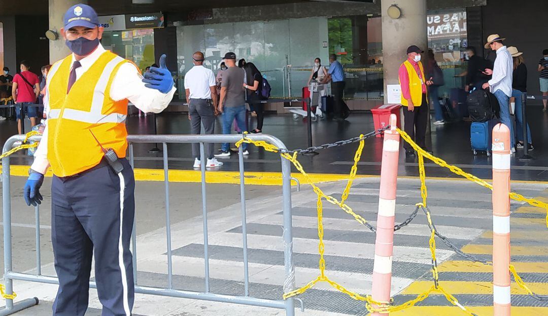 Ante el cierre parcial y temporal de las Avenidas San Martín, Santander y Venezuela, entre 6:00 a.m. y 9:00 a.m. 