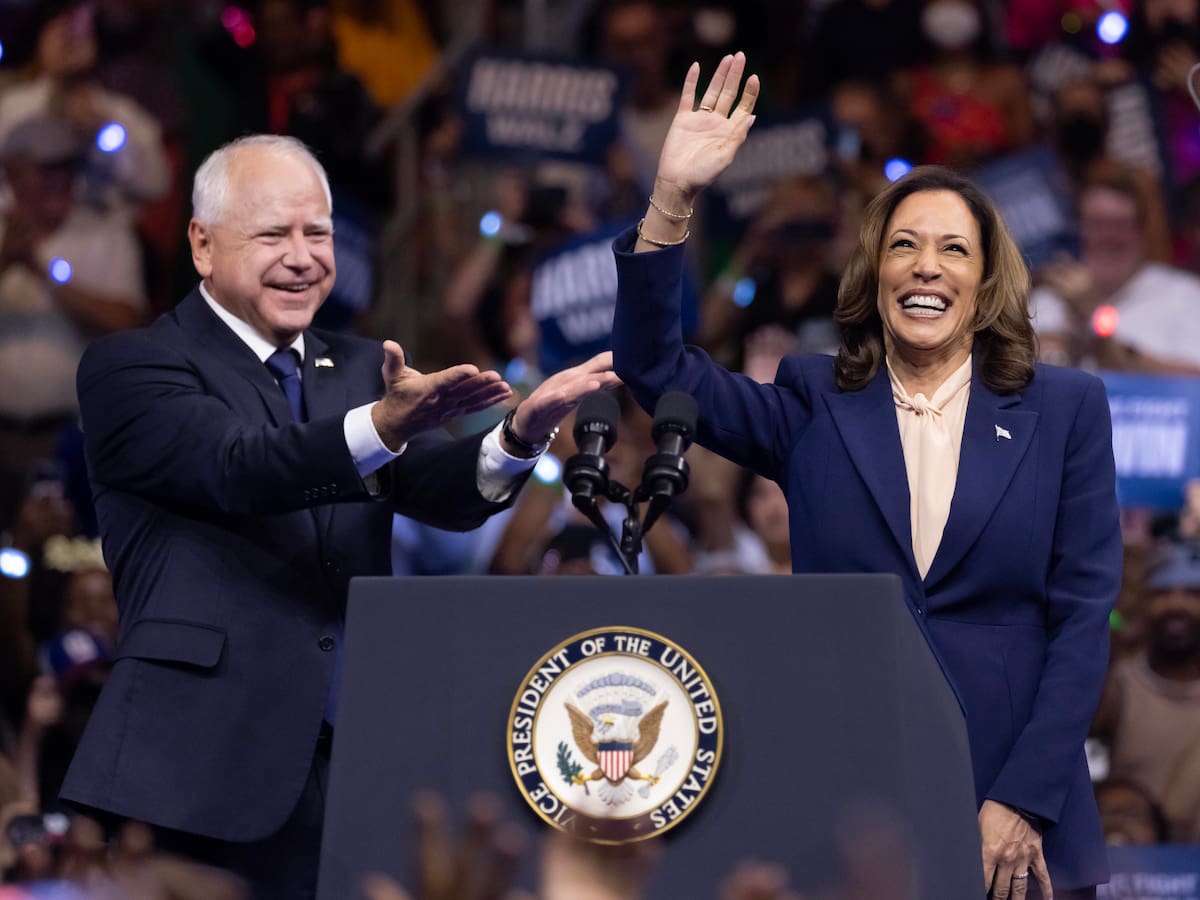 Tim Walz, fórmula de Harris, gana elogios entre demócratas y republicanos anti-Trump