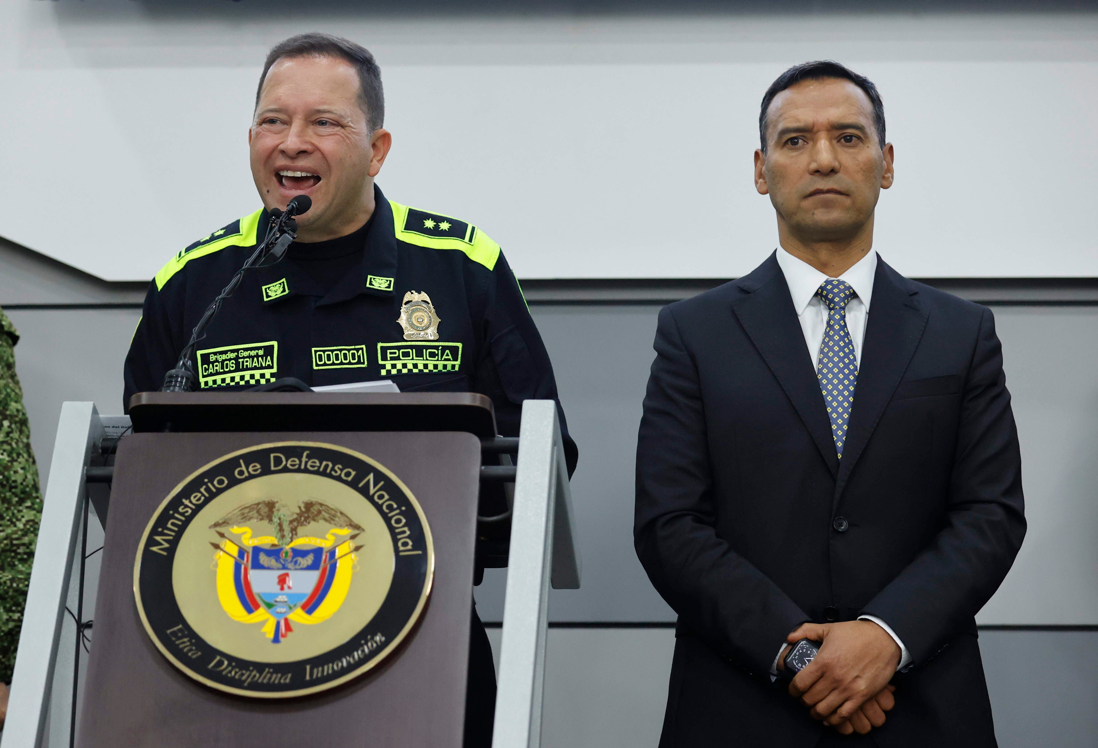 AME1005. BOGOTÁ (COLOMBIA), 21/04/2025.- El ministro de Defensa de Colombia, Pedro Sánchez, habla sobre el balance de orden público durante la Semana Santa durante una rueda de prensa este lunes, en Bogotá (Colombia). EFE/ Mauricio Dueñas Castañeda