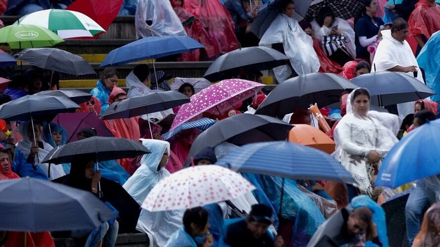 Los aguaceros de los últimos días tienen en alerta a los organismos de socorro de Puerto Boyacá. Foto: Colprensa