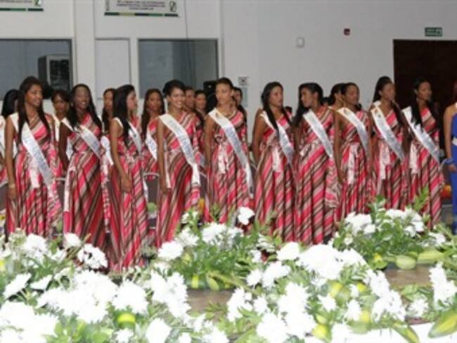 Hoy, desfile en traje de baño de reinas populares