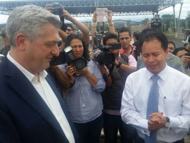 Gobernadores del Táchira y de Norte de Santander visitaron el Puente Tienditas
