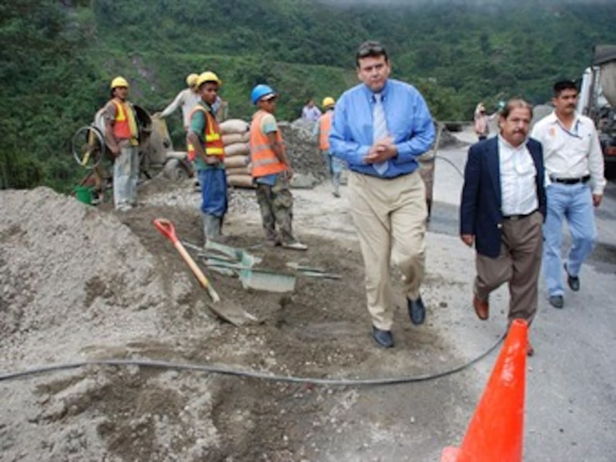 Dimite el ministro el Transporte de Ecuador por caso contratos de hermano de Correa