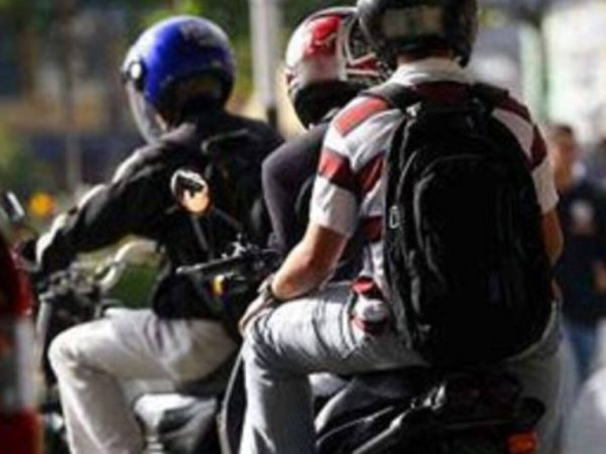 Reviven propuesta de restringir circulación a parrillero hombre en moto