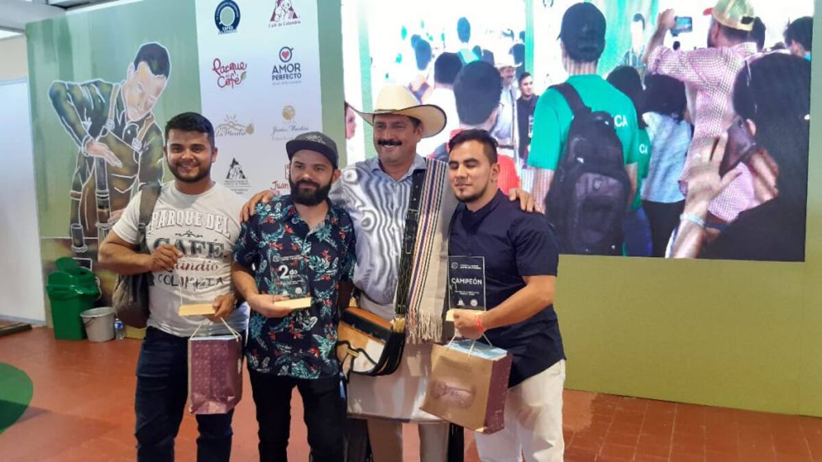 Los tres finales, dos de ellos quindianos al lado de Juan Valdez