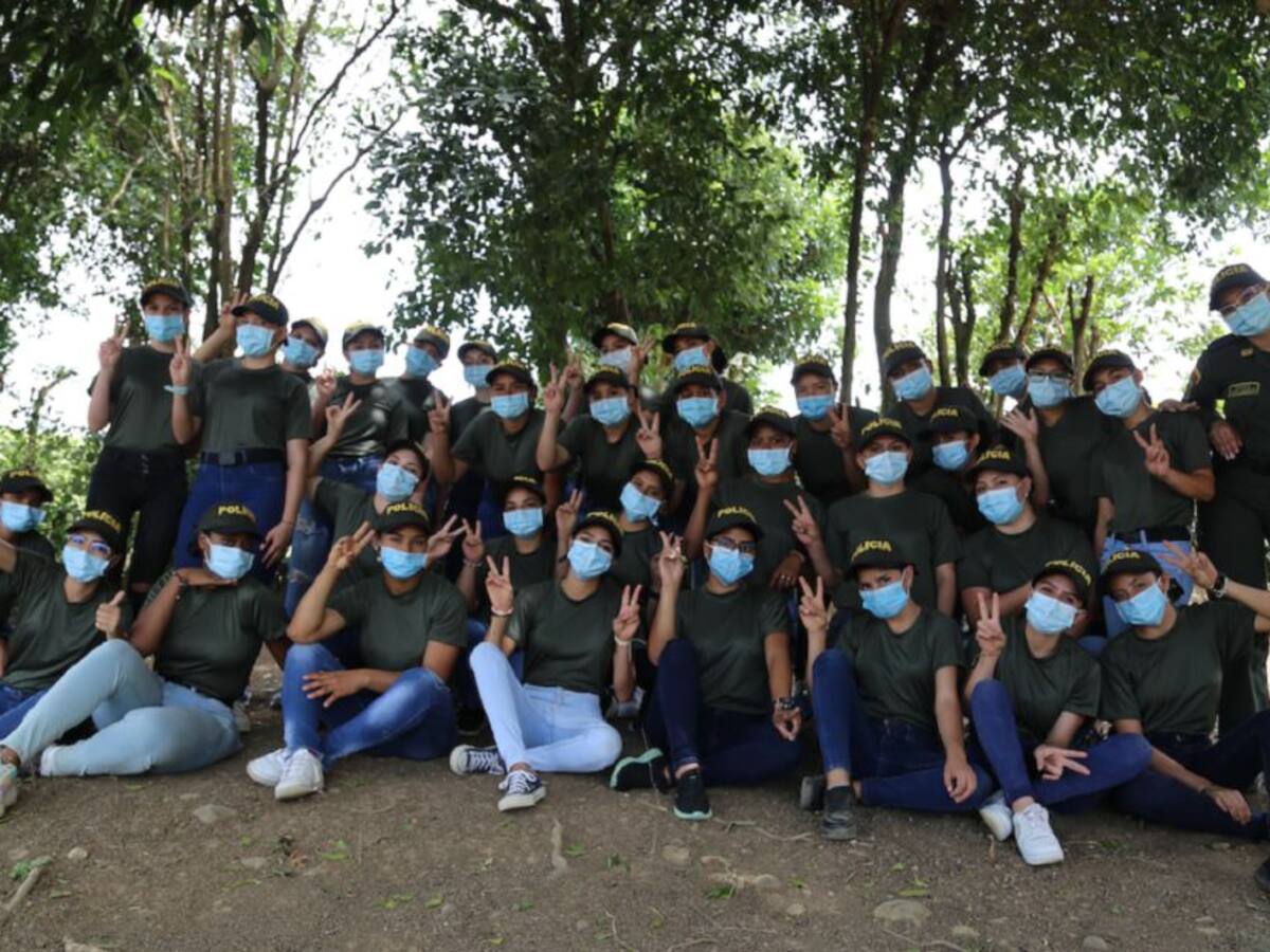 Primer contingente de mujeres auxiliares de Policía entra en acción