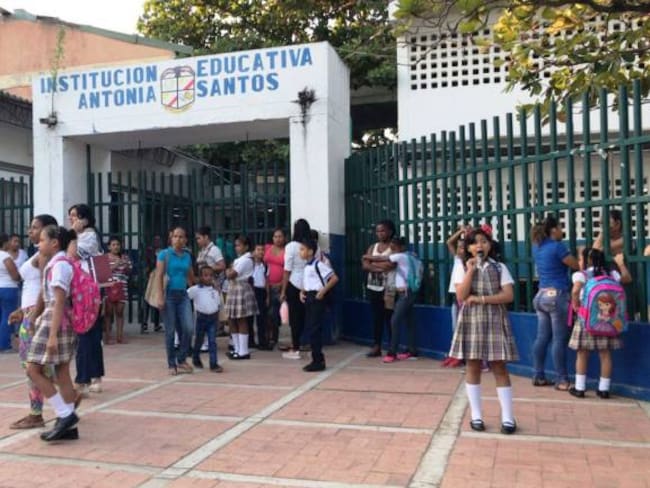 Colegios de Cartagena suspenden clases ante falta de vigilancia