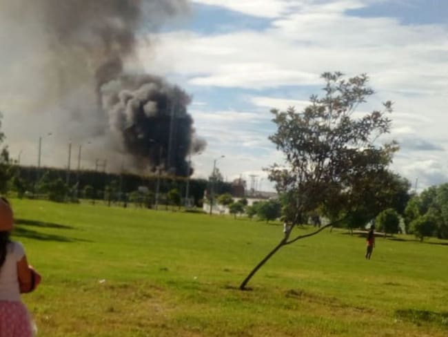 Incendio consume bodega de reciclaje en el occidente de Bogotá