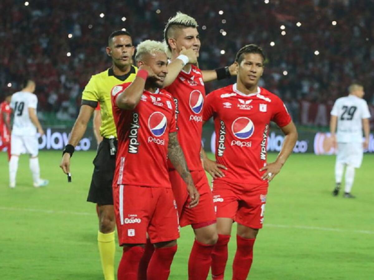 América vuelve a la victoria contra Medellín y se acomoda en la Liga