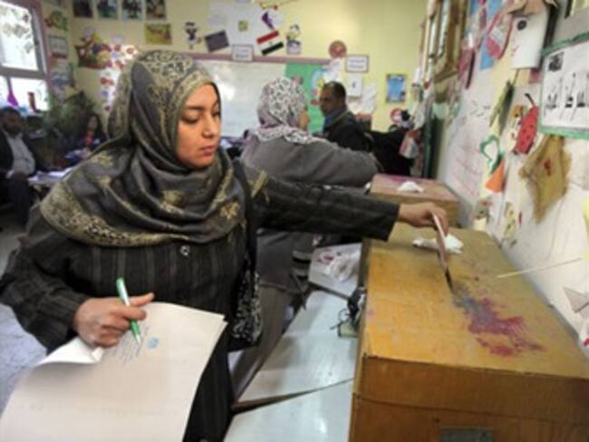 El fallo contra Mubarak irrumpe en la campaña electoral egipcia