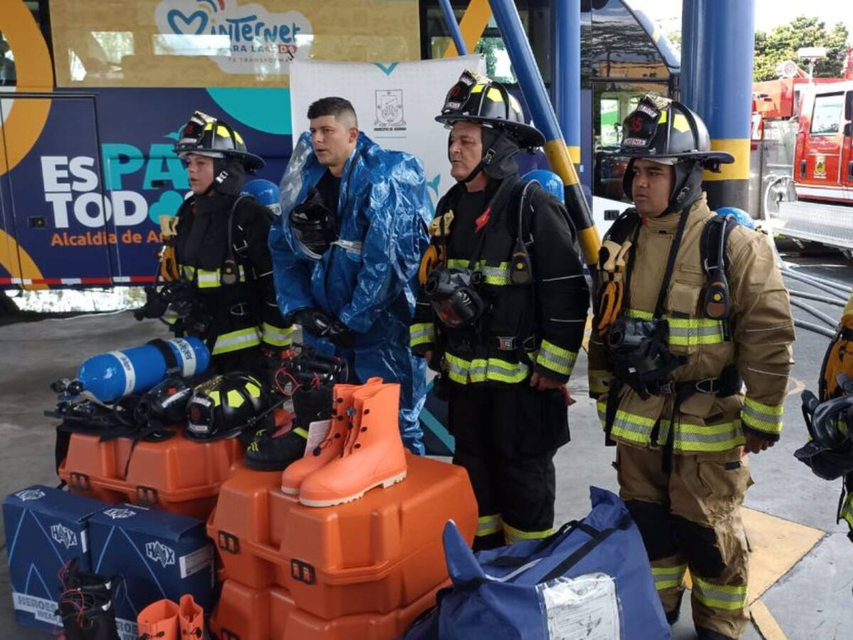 ¡Por fin! Bomberos Armenia recibieron dotación para atención de incendios