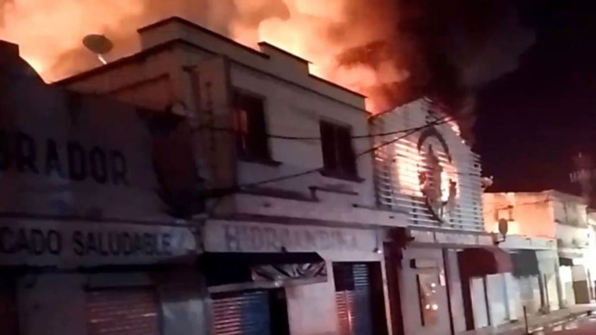 En el 'limbo' más de 26 empleados tras incendio en Mercado de Santa Marta