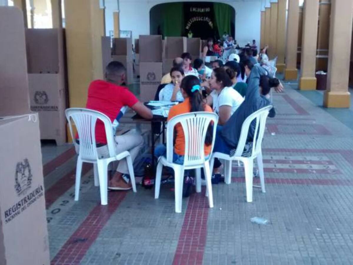 Universitarios en Barranquilla realizan plantón en apoyo al Gobierno