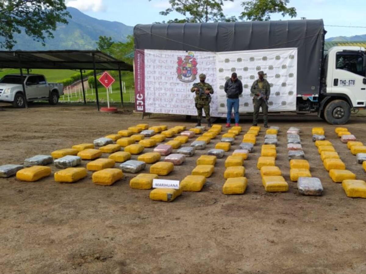 Incautan media tonelada de marihuana a GAOR en Huila