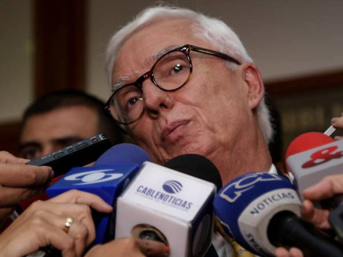 Robledo revela irregularidades en préstamo del Banco Agrario a Navelena