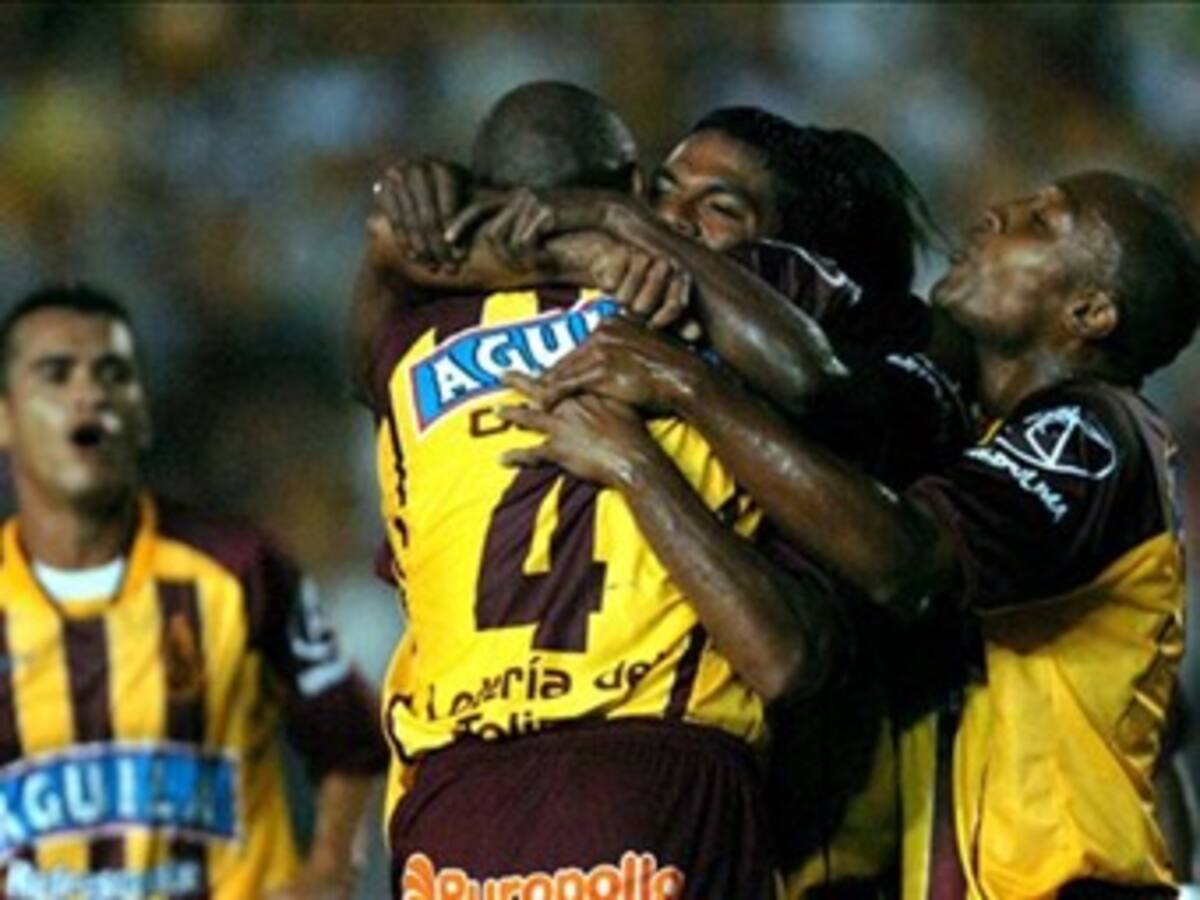 Santa Fe y Tolima a semifinales del fútbol colombiano. Caldas y Huila se acercan
