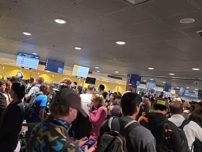 Congestión en las filas de Migración en el Aeropuerto El Dorado: ¿Qué pasa?