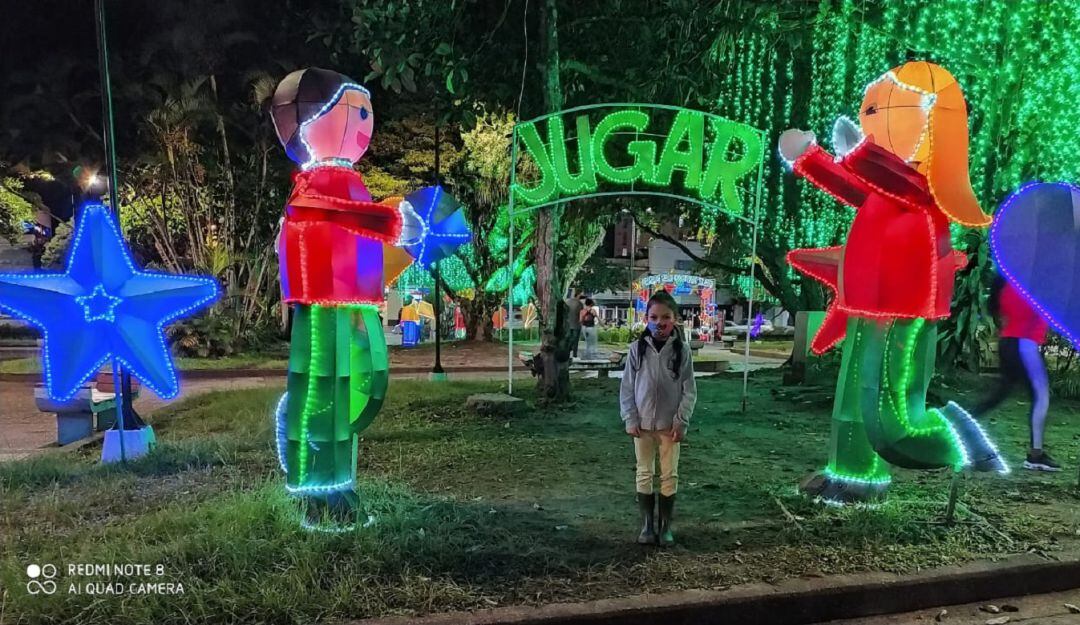 Alumbrado navideño en el parque Fundadores en Armenia