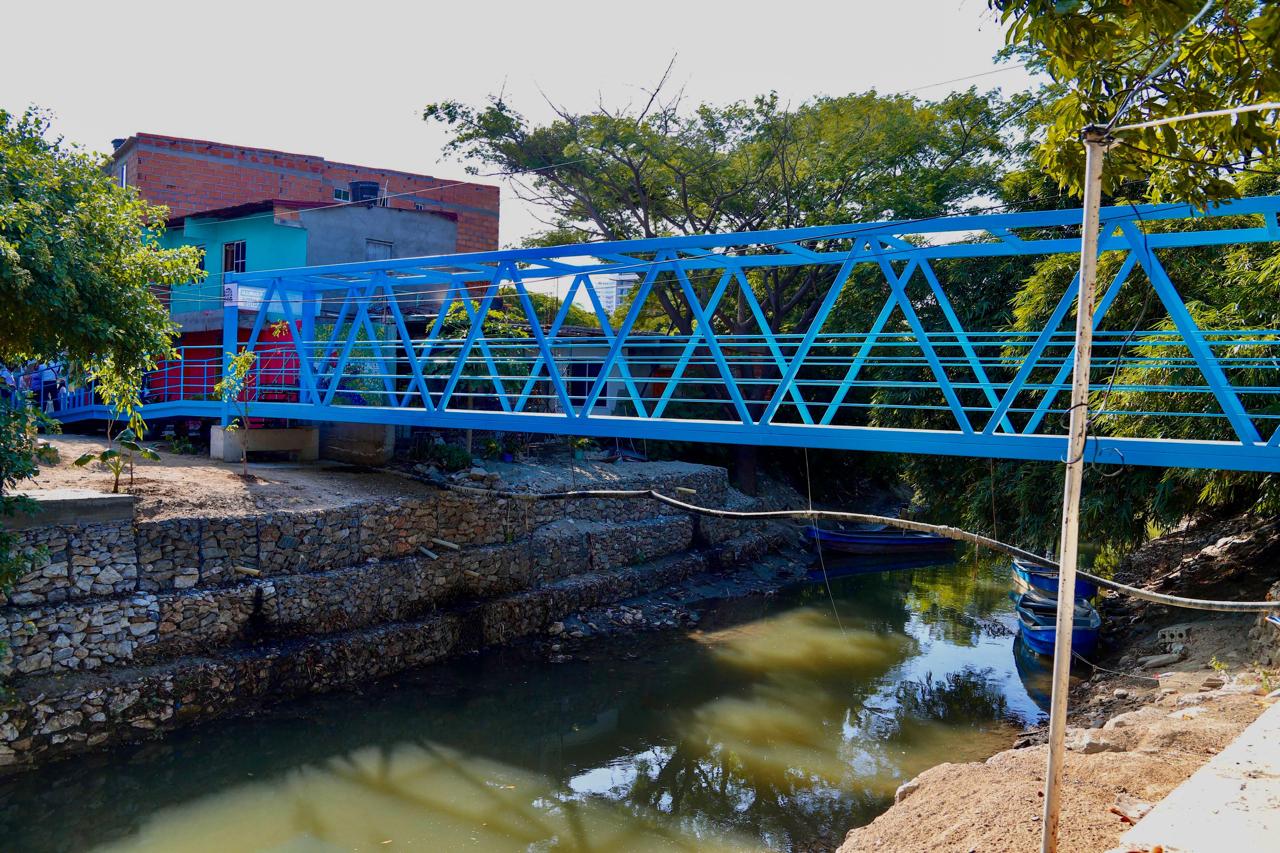 Puente peatonal en el sector de Villa Leidy . Alcaldía de Santa Marta