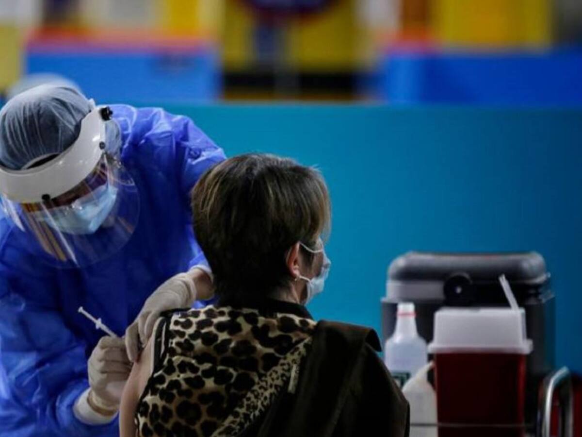 Faltan 85 mil bumangueses por aplicarse refuerzo contra la COVID-19