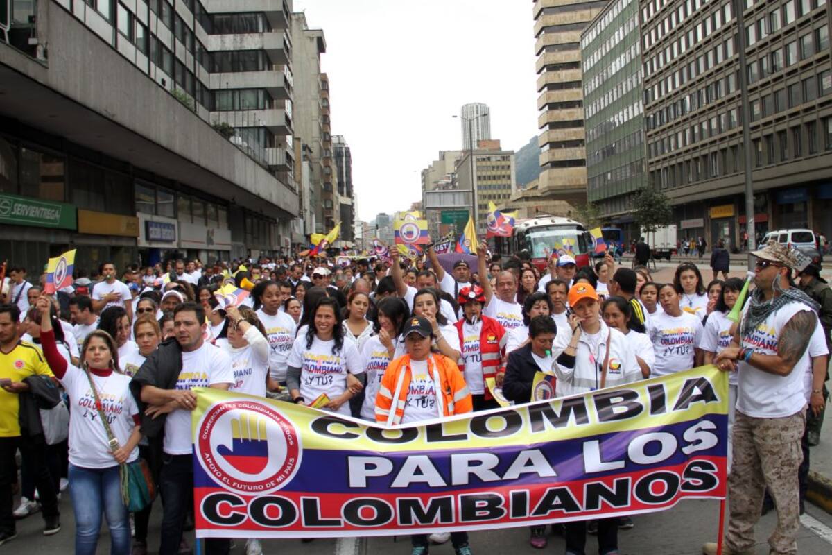 Según cifras de Fenalco Bogotá, sólo en San Victorino hay 100.000 habitantes y una población flotante diaria de 400.000 personas, hay 2.500 establecimientos comerciales que generan 23.800 empleos directos e indirectos que benefician 5.000 familias.