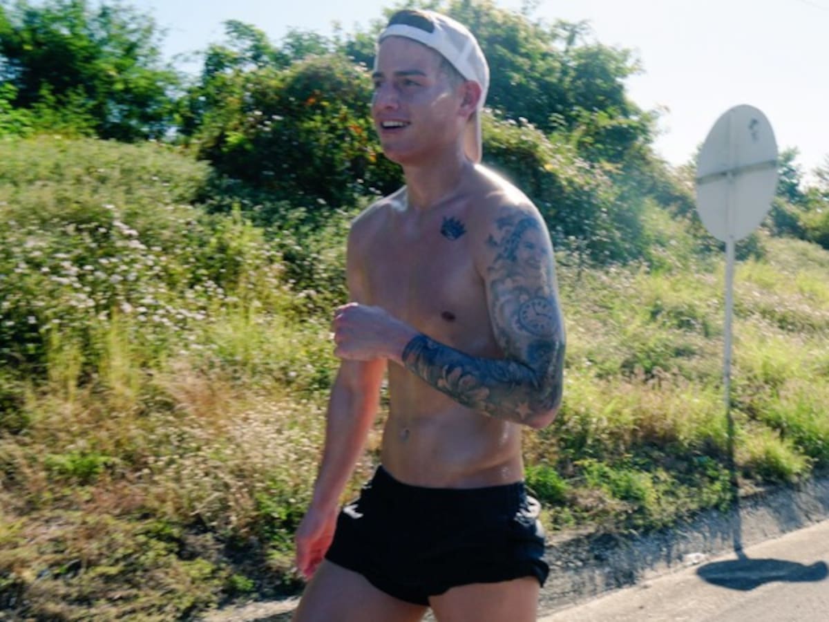 Sin tregua, James aprovecha vacaciones en Santa Marta para seguir entrenando