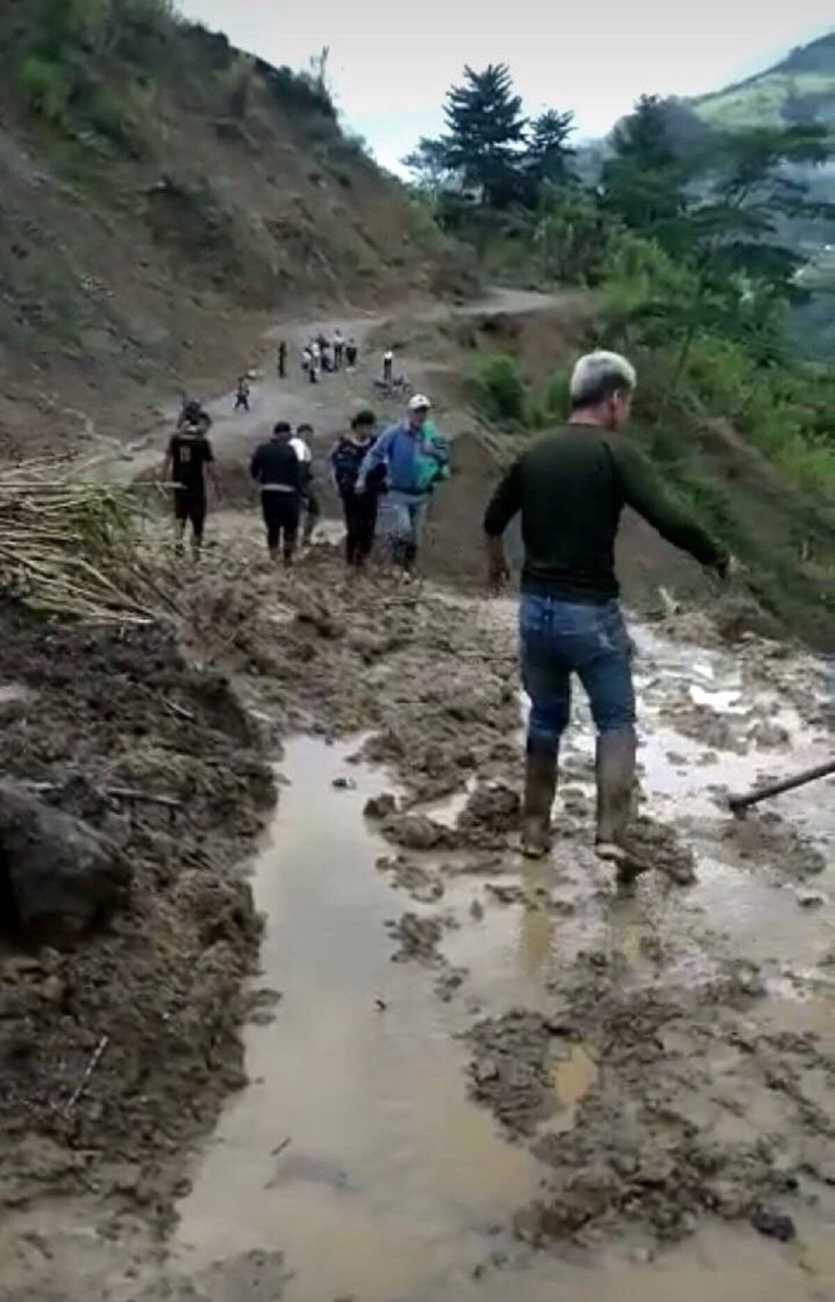 El invierno tiene afectadas las ruta de evacuación del volcán Machín.