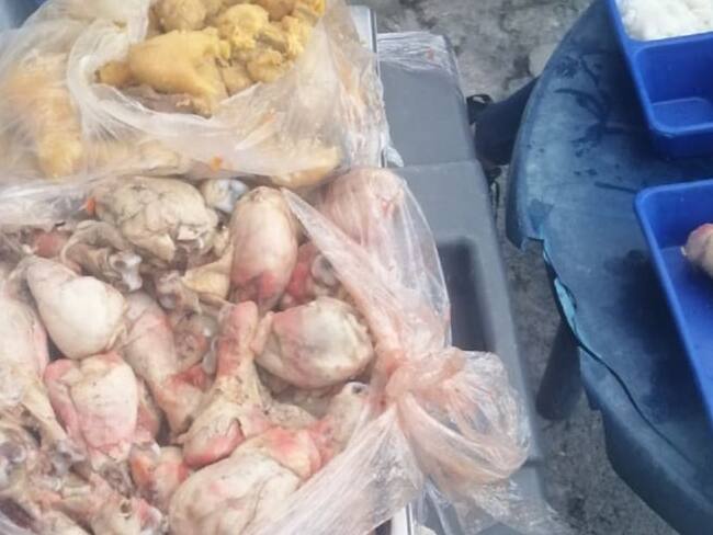 Denuncian que a presos de Medellín e Itagüí les dan comida con gusanos