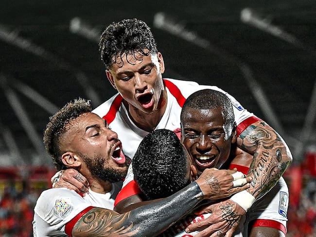 Los jugadores del América celebran el gol de Cristian Barrios / Twitter: @AmericadeCali.