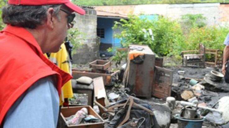 Presidente Santos anuncia la reubicación de 300 viviendas de Útica